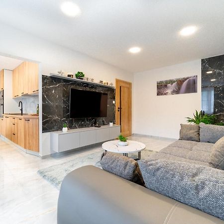 Apartman Discreet Kysucke Nove Mesto Buitenkant foto