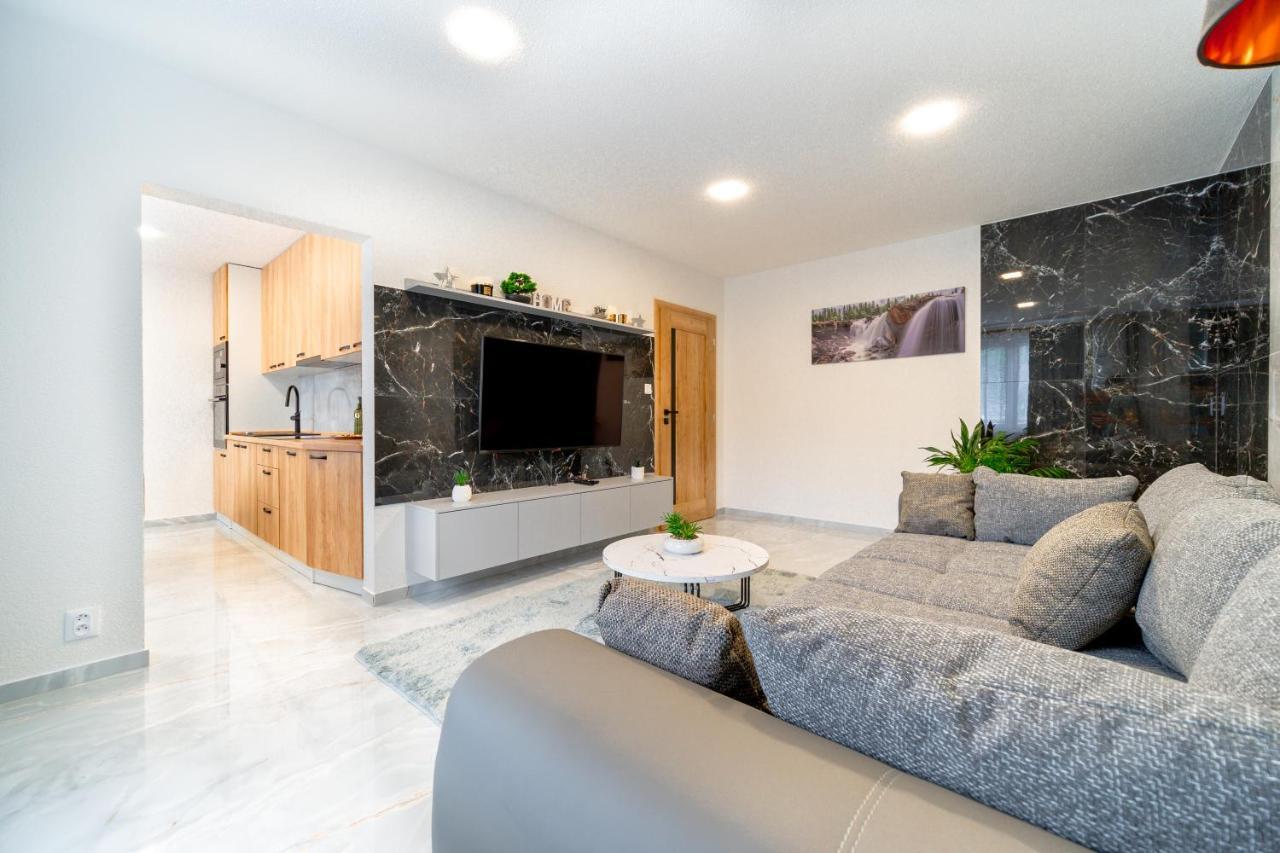Apartman Discreet Kysucke Nove Mesto Buitenkant foto