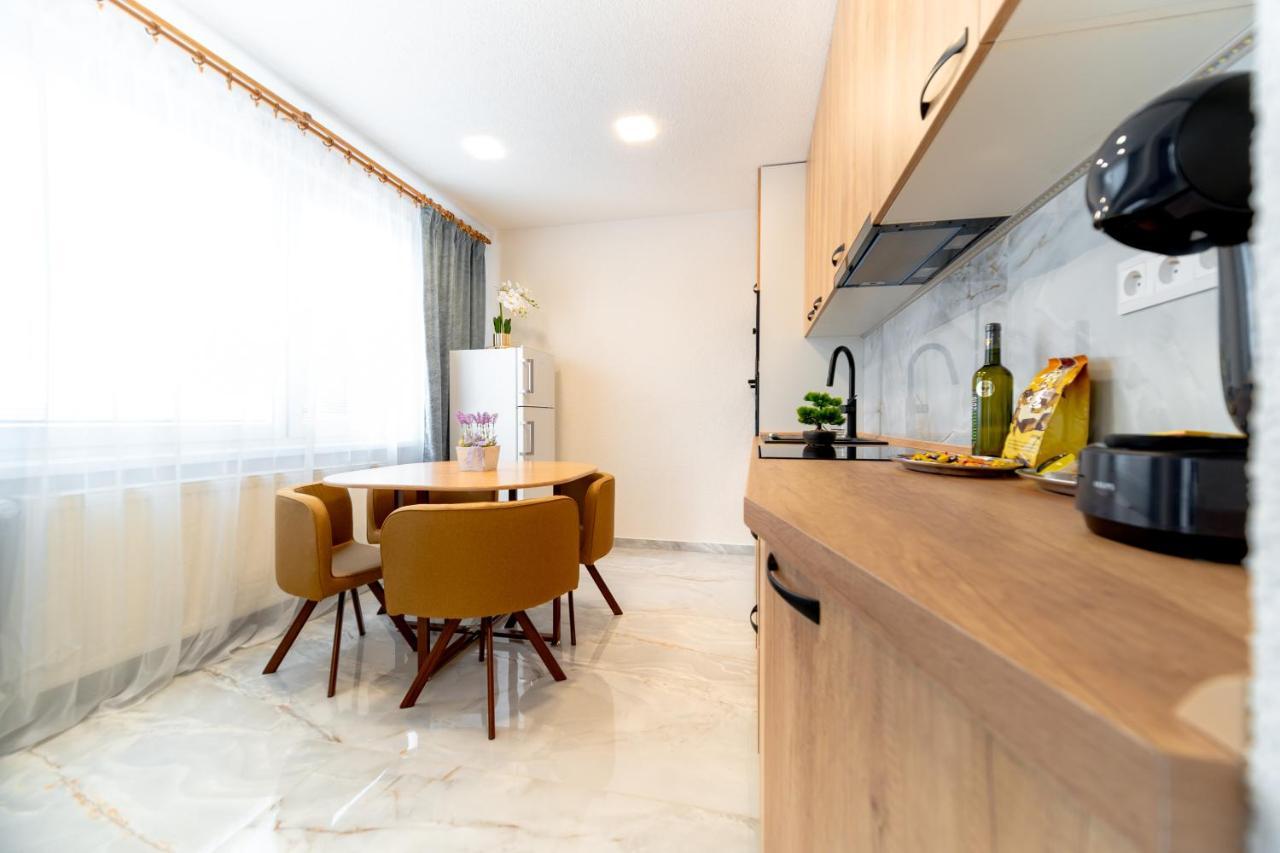 Apartman Discreet Kysucke Nove Mesto Buitenkant foto