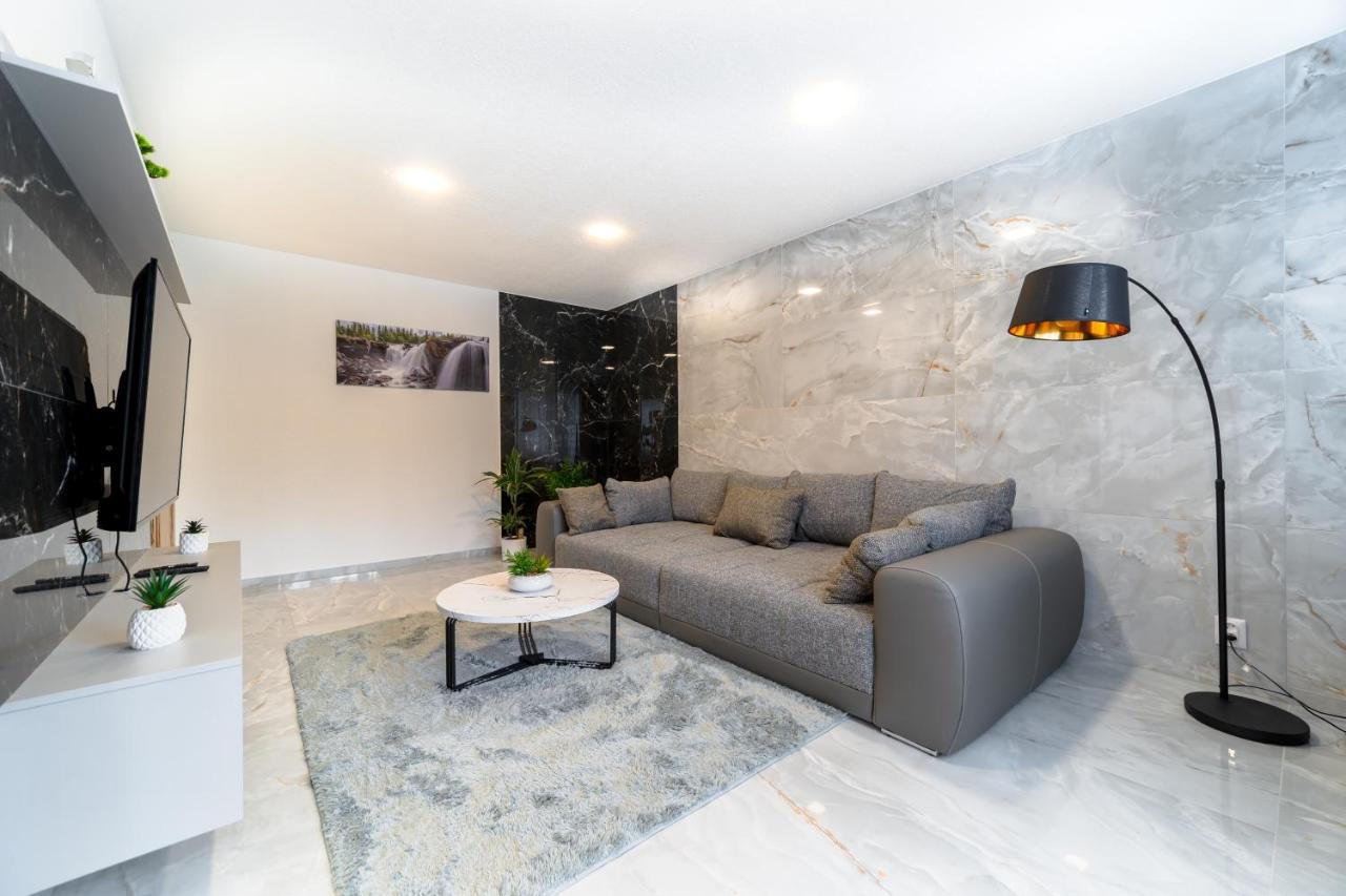 Apartman Discreet Kysucke Nove Mesto Buitenkant foto