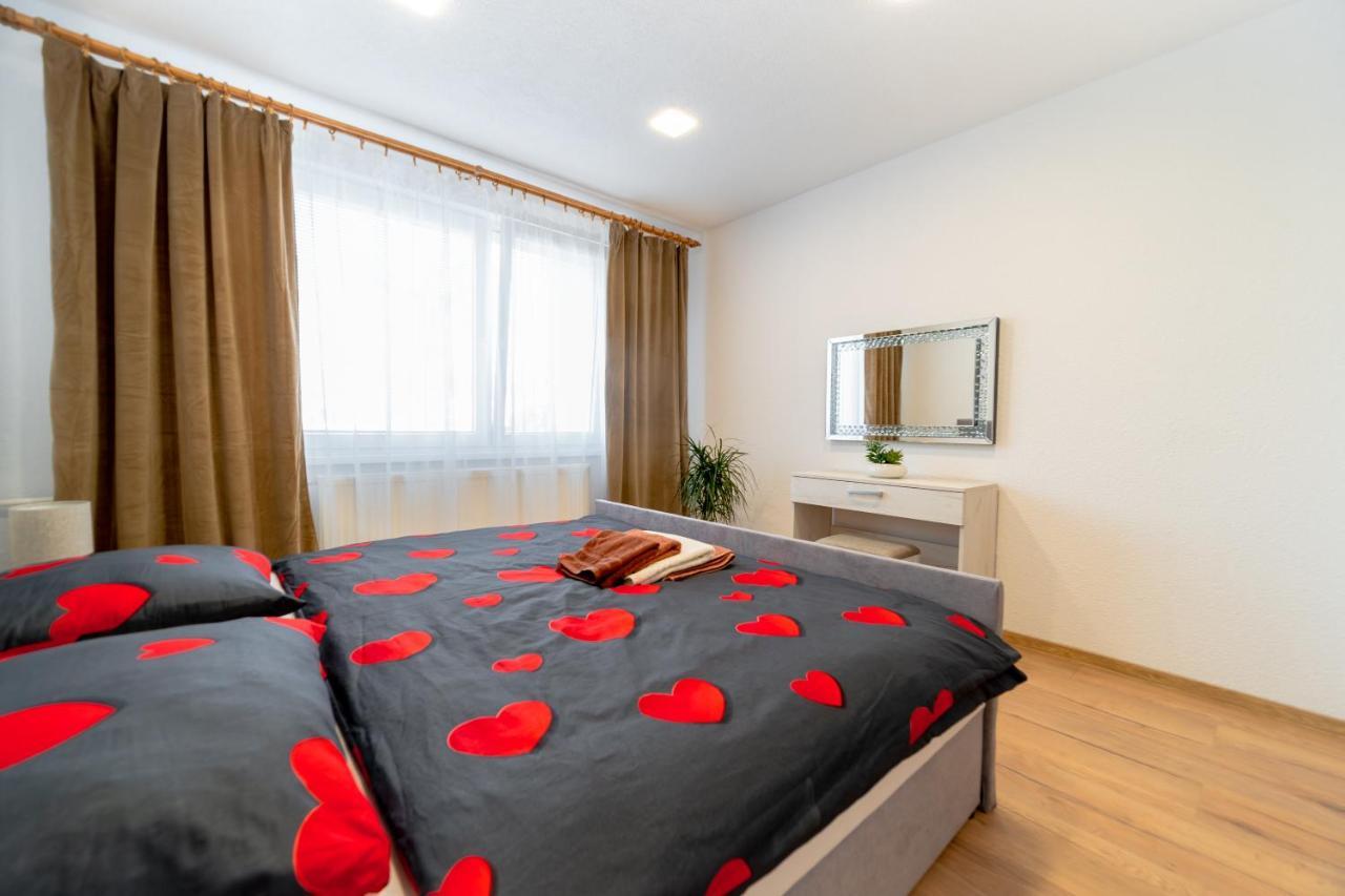 Apartman Discreet Kysucke Nove Mesto Buitenkant foto
