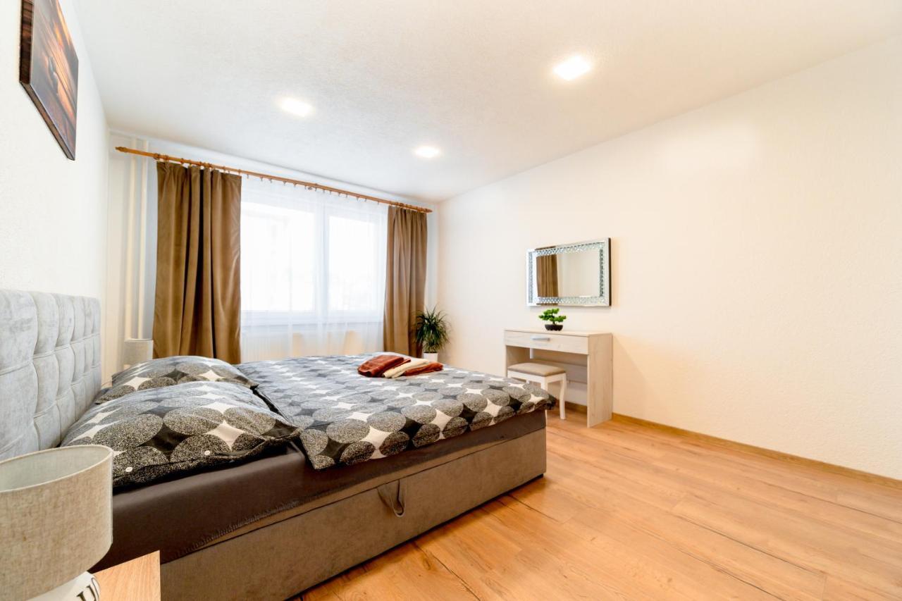 Apartman Discreet Kysucke Nove Mesto Buitenkant foto